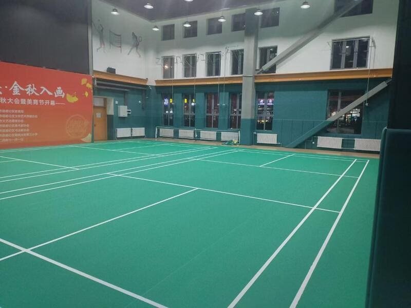 Tabel perbandingan bahan lantai olahraga